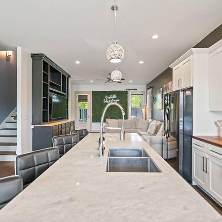 King Bed, Balcony, Covered Patio & Firepit! 8 Minutes From Broadway Nashville Buitenkant foto