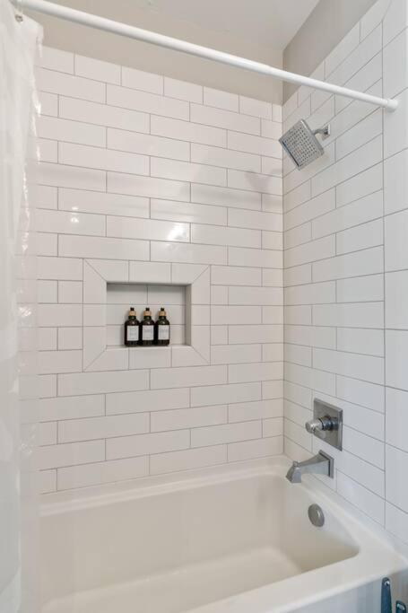 King Bed, Balcony, Covered Patio & Firepit! 8 Minutes From Broadway Nashville Buitenkant foto