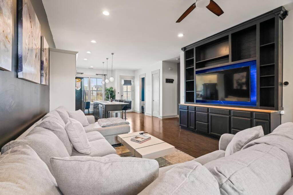 King Bed, Balcony, Covered Patio & Firepit! 8 Minutes From Broadway Nashville Buitenkant foto