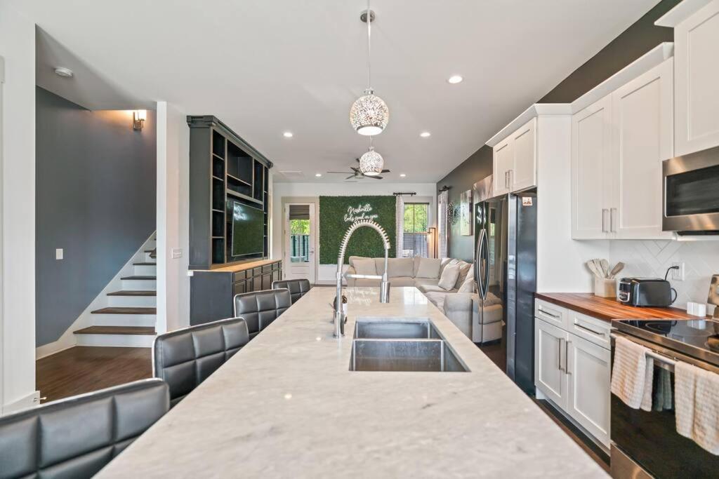 King Bed, Balcony, Covered Patio & Firepit! 8 Minutes From Broadway Nashville Buitenkant foto